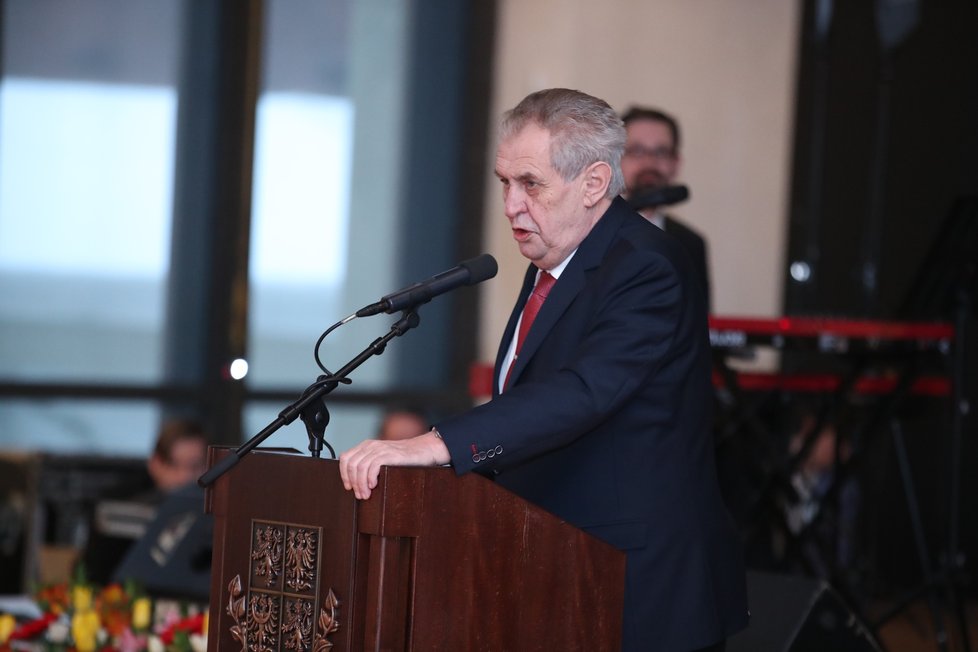 Prezident Miloš Zeman slaví 7 let na Hradě: Na úvod pronesl projev. (8. 3. 2020)