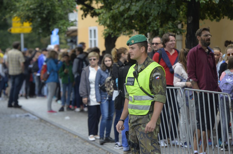 Bezpečnostní kontroly na Pražském hradě přituhují