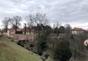 Pražský hrad a Hradčany podle Otty Rothmayera a Josefa Sudka