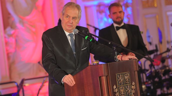 Miloš Zeman na reprezentačním plesu na Hradě - ilustrační snímek