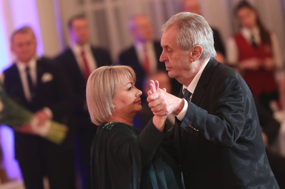 Hradní ples 2019: Miloš Zeman s manželkou Ivanou (1. 2. 2019)