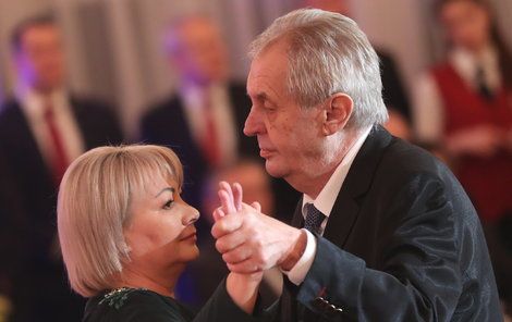 Hradní ples 2019: Miloš Zeman s manželkou Ivanou (1.2.2019)