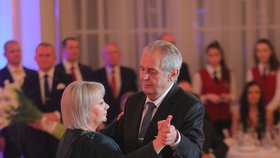 Hradní ples 2019: Miloš Zeman s manželkou Ivanou (1. 2. 2019)