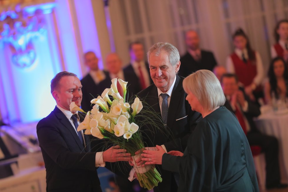 Hradní ples 2019: Miloš Zeman s manželkou Ivanou (1. 2. 2019)