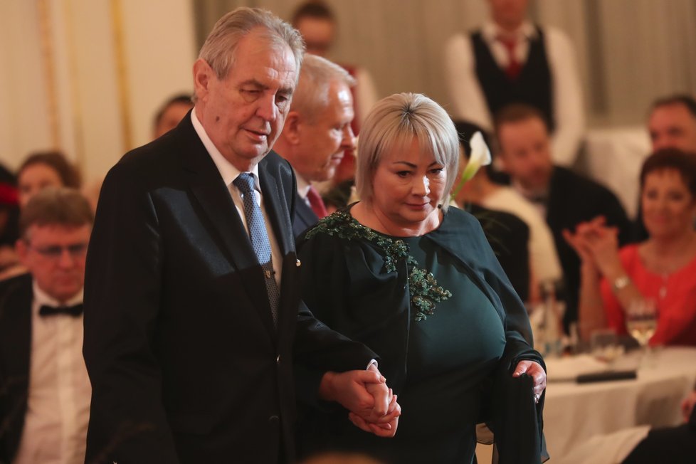 Hradní ples 2019: Miloš Zeman s manželkou Ivanou (1. 2. 2019)