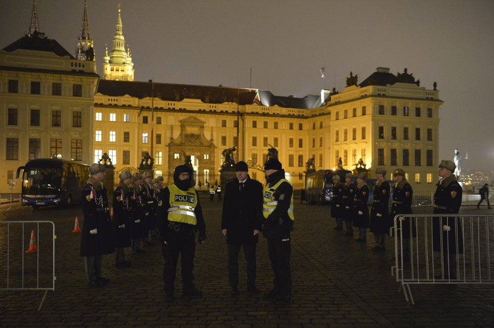 Pražský hrad opět přivítal 1.2.2019 reprezentační ples pořádaný manželi Zemanovými. Již počtvrté