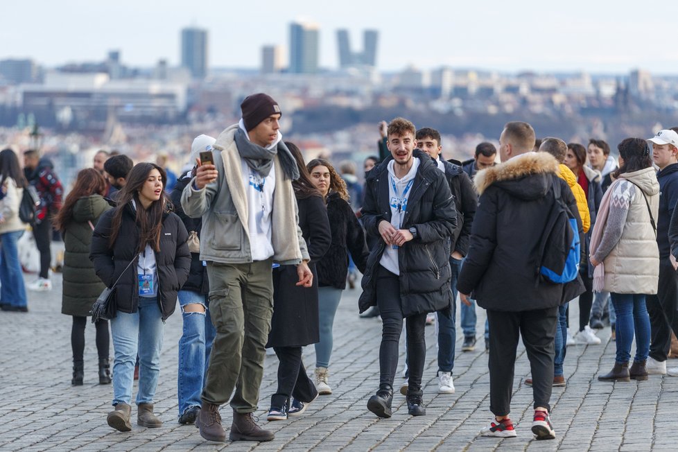 Poslední rok 2022 zaplnili turisté i Pražský hrad. (31. prosinec 2022)