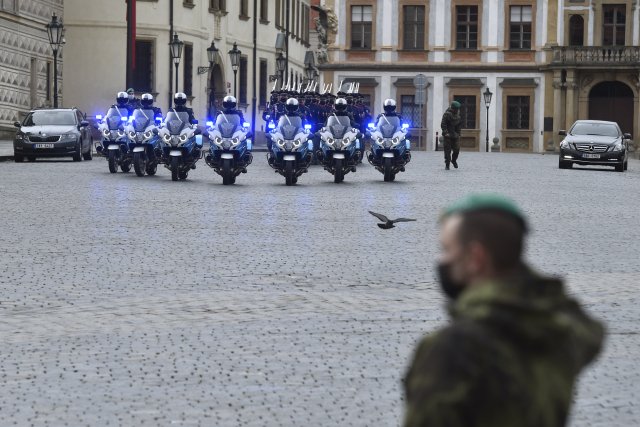 Slavnostní střídání Hradní stráže při příležitosti připomenutí vyhlášení samostatného československého státu, 28. října 2020 v Praze.