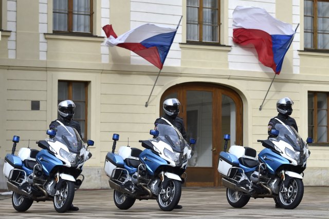 Slavnostní střídání Hradní stráže při příležitosti připomenutí vyhlášení samostatného československého státu, 28. října 2020 v Praze.