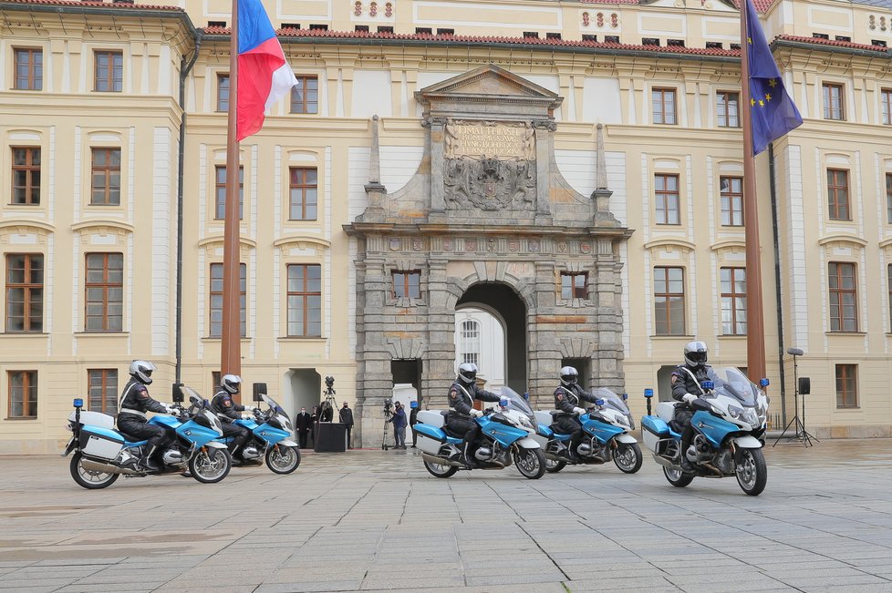 Slavnostní střídání Hradní stráže při příležitosti připomenutí vyhlášení samostatného československého státu, 28. října 2020 v Praze.