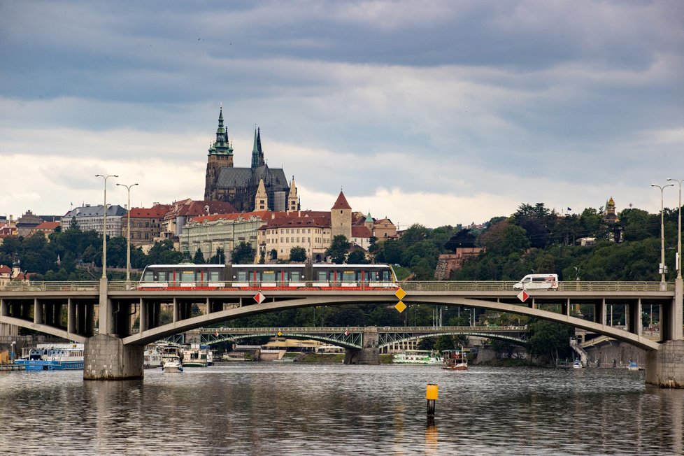 Pražský hrad. Husák odtud úřadoval dlouhých 14 let.