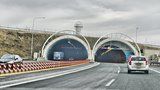 Nehoda kamionu v tunelu uzavřela pražský okruh