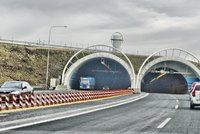 Tunely na Pražském okruhu uzavřela nehoda: Boural osobák a nákladní auto