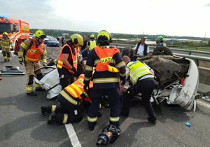 Na Pražském okruhu došlo k nehodě několika aut.