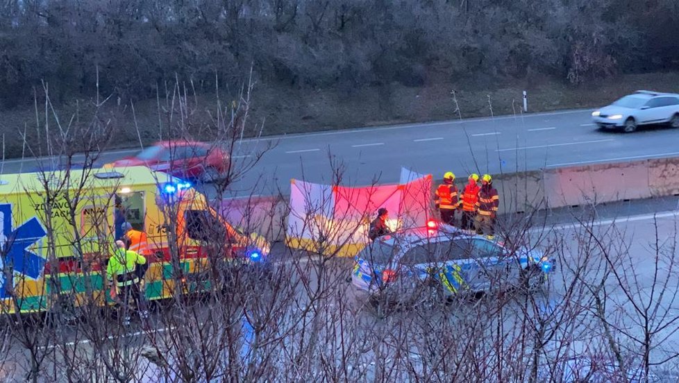 Auto na Pražském okruhu smetlo chodce.