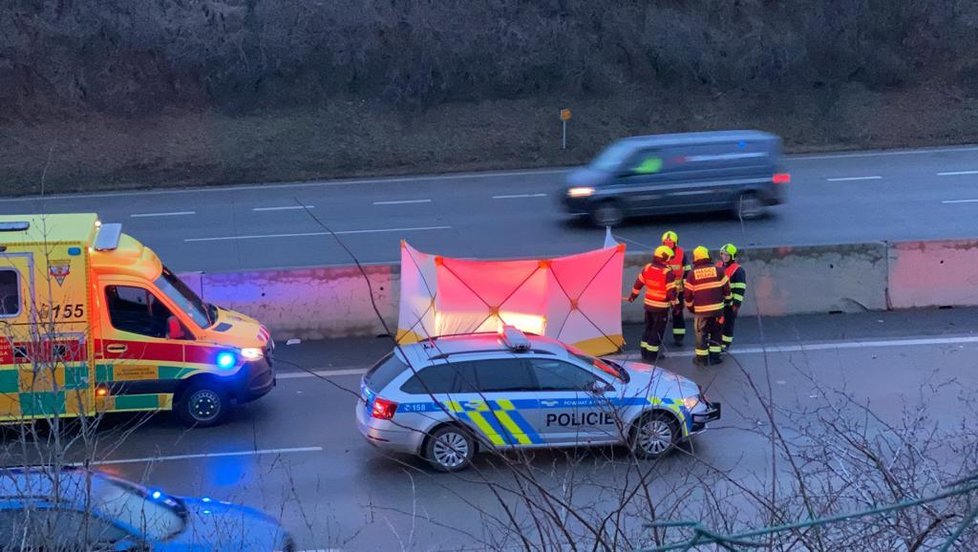 Auto na Pražském okruhu smetlo chodce.