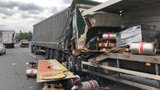 Kolony na Pražském okruhu: Omezení u Slivence brzdí dopravu, u Černého Mostu se srazily náklaďáky