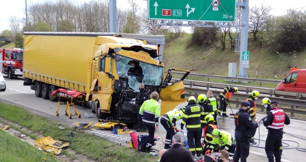 Nehoda kamionu na Pražském okruhu, 14. dubna 2020.