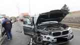 Výstřely a skřípění plechů na Pražském okruhu! Řidič „prorazil“ policejní zátaras