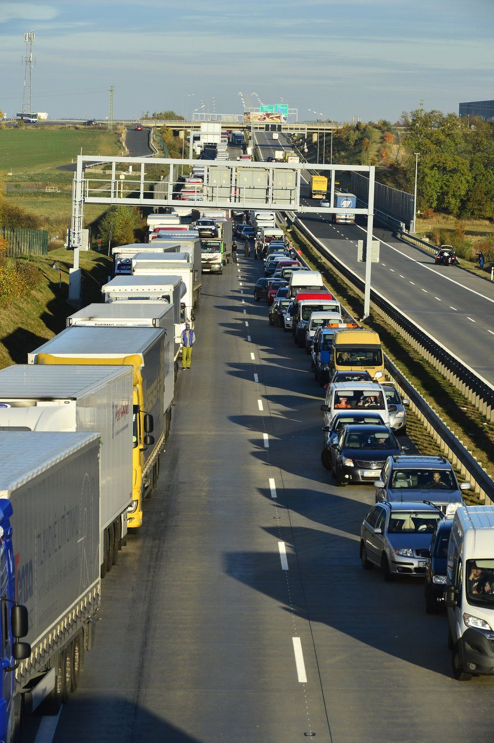 Hlavní město hodlá zakázat sjezd dlouhým kamionům z okruhu do Prahy (ilustrační foto).