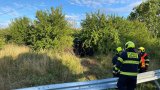 Nehoda na Pražském okruhu: Auto sjelo ze silnice a havarovalo, mezi zraněnými jsou děti