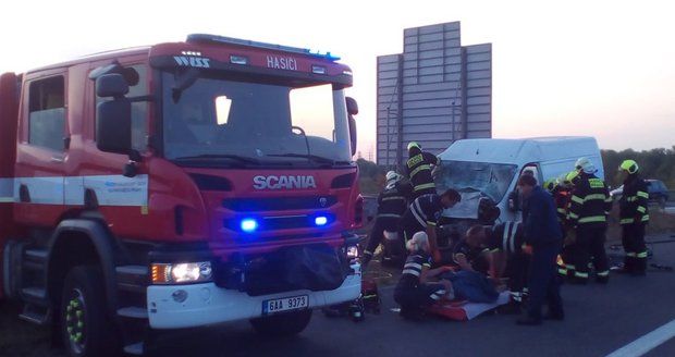 Pražský okruh uzavřela dopravní nehoda.