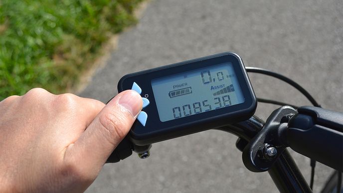 Díky displeji má cyklista mimo jiné také přehled o stavu baterie.