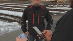 Policisté v Moravskoslezském kraji kontrolovali správné přecházení železnice. Během ledna přecházelo na zakázaných místech 39 lidí.