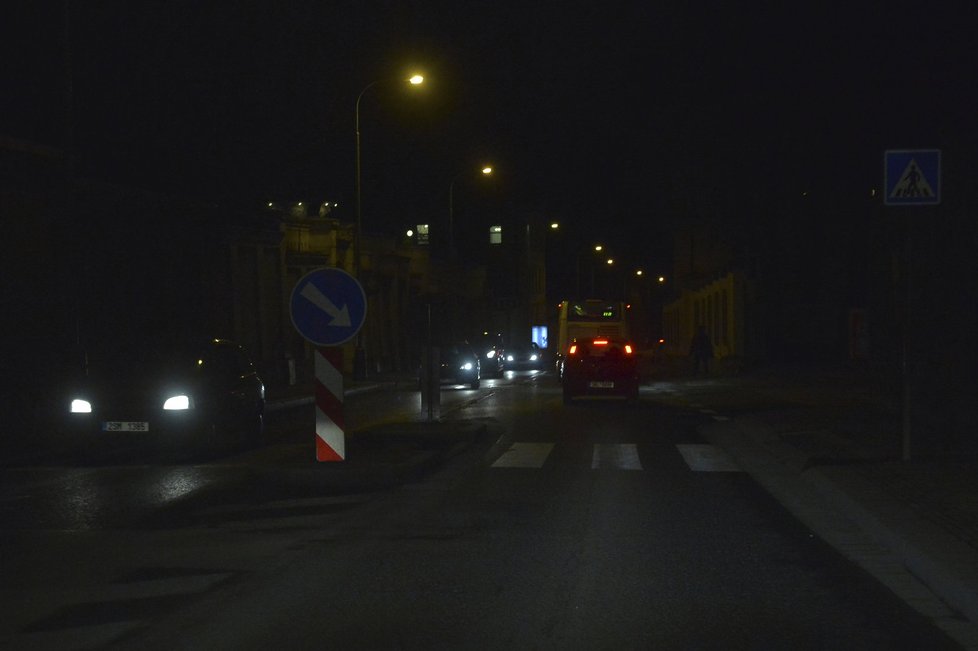 Ulive Holečkova: Lampy nejsou nad přechodem.