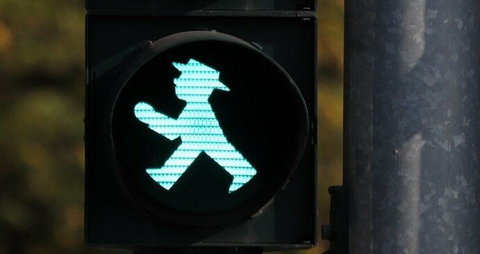 Zelené světlo na přechodu pro chodce (ilustrační foto)
