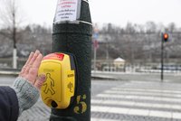 Bezdotyková tlačítka u pražských přechodů? TSK hledá dodavatele