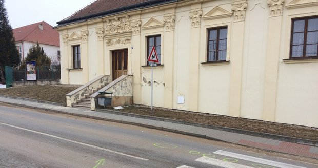 Řidič přehlédl studenty, tři z nich přejel na přechodu pro chodce