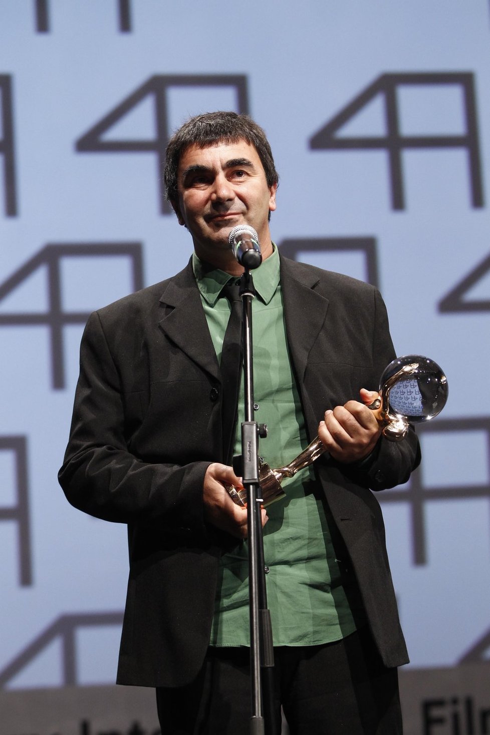 Režisér George Ovašvili převzal cenu za nejlepší film.