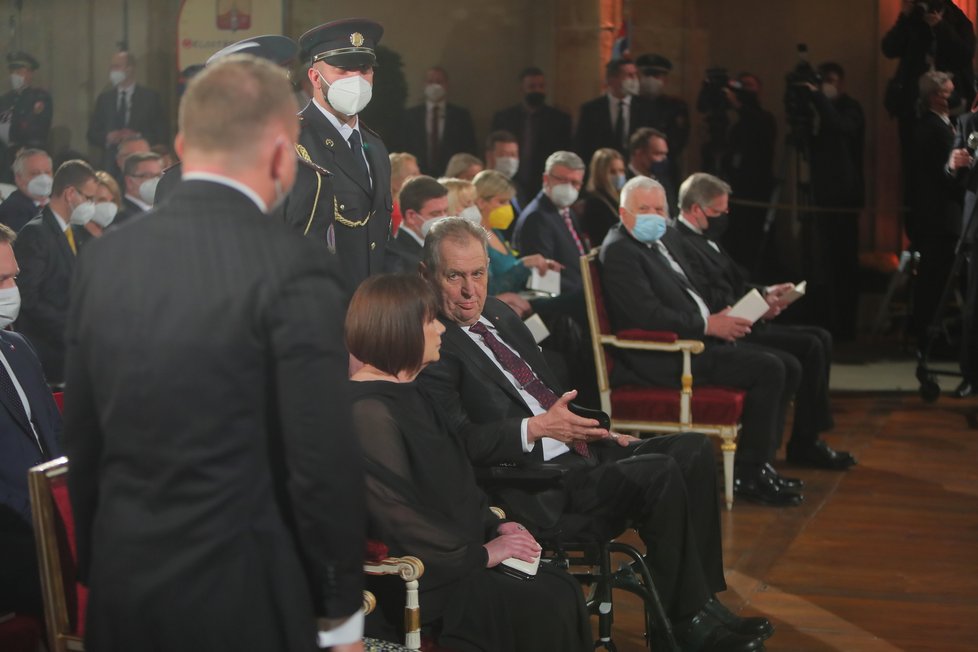 Předávání státních vyznamenání: Prezident Zeman s první dámou Ivanou (7.3.2022)