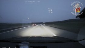 Řidič předjel policisty rychlostí přes 200 km/h.