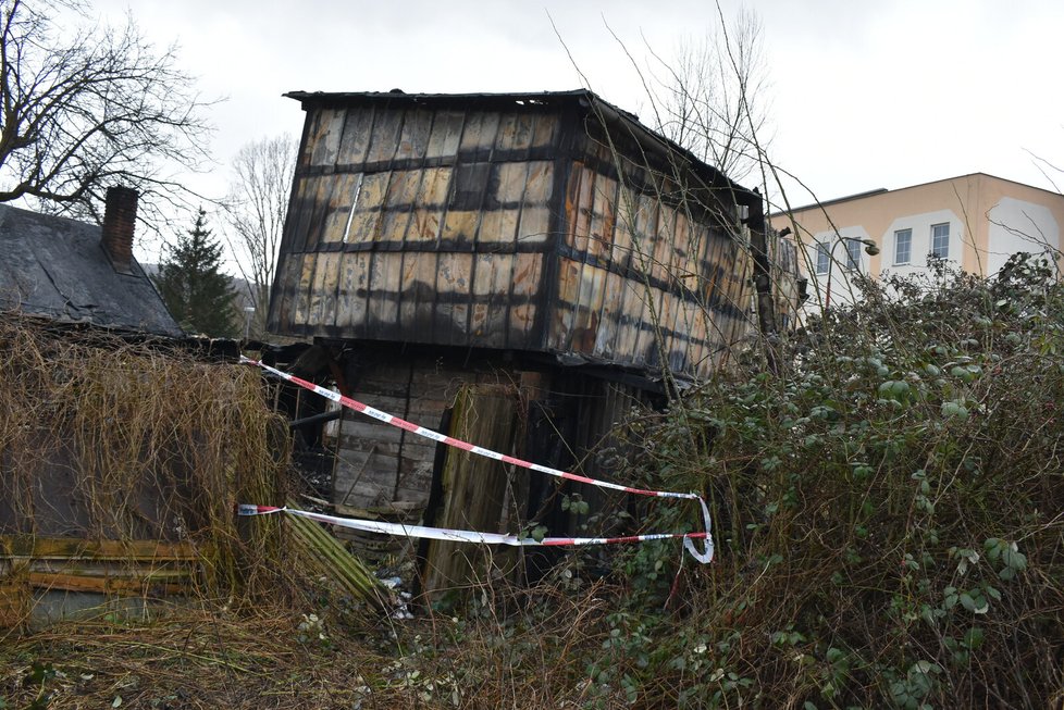 Vyšetřování požáru v ústeckých Předlicích pokračovalo i druhým dnem. (19. 2. 2023)