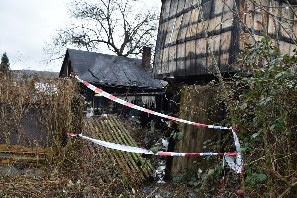 Vyšetřování požáru v ústeckých Předlicích pokračovalo i druhým dnem. (19. 2. 2023)