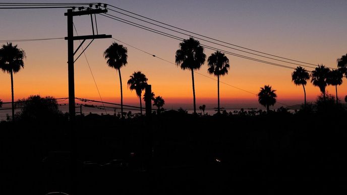 Předměstí kalifornského města San Clemente ponořené do tmy