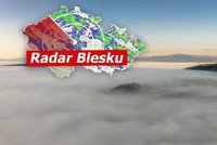 Po oteplení mlhy, přeháňky a pokles teplot: V Čechách chladněji než na Moravě, sledujte radar Blesku