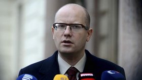 Předseda ČSSD Bohuslav Sobotka dostal od prezidenta Zemana pověření k sestavení vlády.
