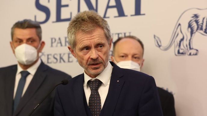Předseda Senátu Miloš Vystrčil vystoupil 18. října 2021 v k dopisu Ústřední vojenské nemocnice ke zdravotnímu stavu prezidenta Miloše Zemana.