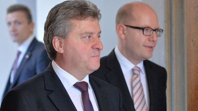 Předseda vlády Bohuslav Sobotka (vpravo) a prezident Makedonie Ďorge Ivanov