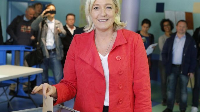Předsedkyně francouzské Národní fronty Marine Le Penová u voleb