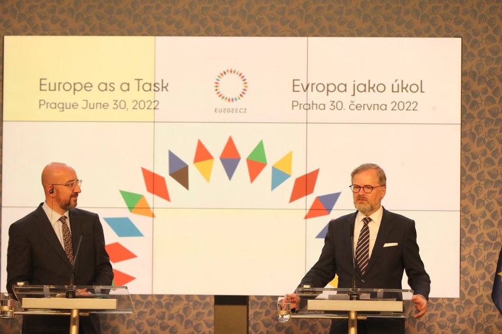 Premiér Petr Fiala (ODS) se setkal s předsedou Evropské rady Charlesem Michelem.