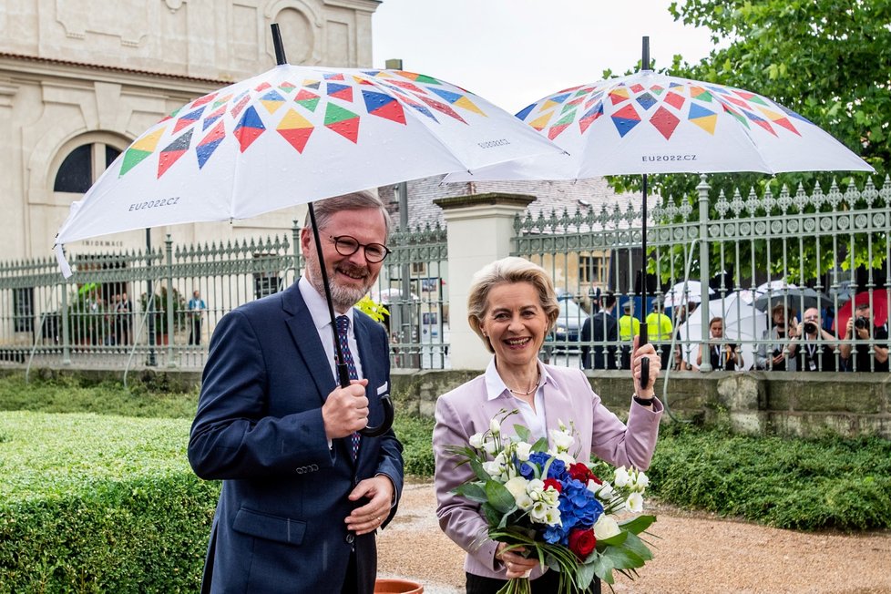 Zahájení českého předsednictví: Premiér Petr Fiala (ODS) a předsedkyně EK Ursula von der Leyenová(1. 7. 2022)