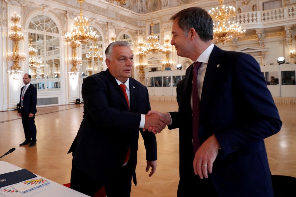 Zasedání Evropské rady v Praze: Viktor Orbán (Maďarsko) a Alexander de Croo (Belgie).