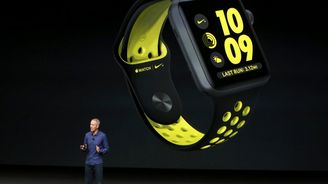 Apple představil druhé hodinky Watch. Nabídnou GPS, voděodolnost a keramickou konstrukci