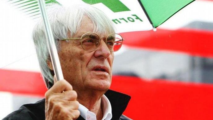 Představitel majitele komerčních práv na formuli 1 Bernie Ecclestone německému soudu vypověděl, že zaplatil bývalému manažerovi rizik Bayerische Landesbank (tehdejšího spolumajitele práv) Gerhardovi Gribkowskému 44 milionů dolarů.