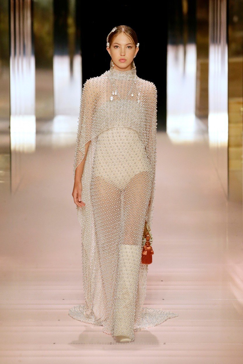 Lila Grace Moss na přehlídce Fendi Spring 2021 Couture collection