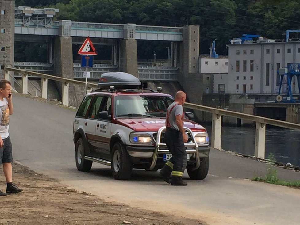 Vyjížďka skončila zraněním. Cyklista i s kolem spadl ze skály u Štěchovické přehrady.